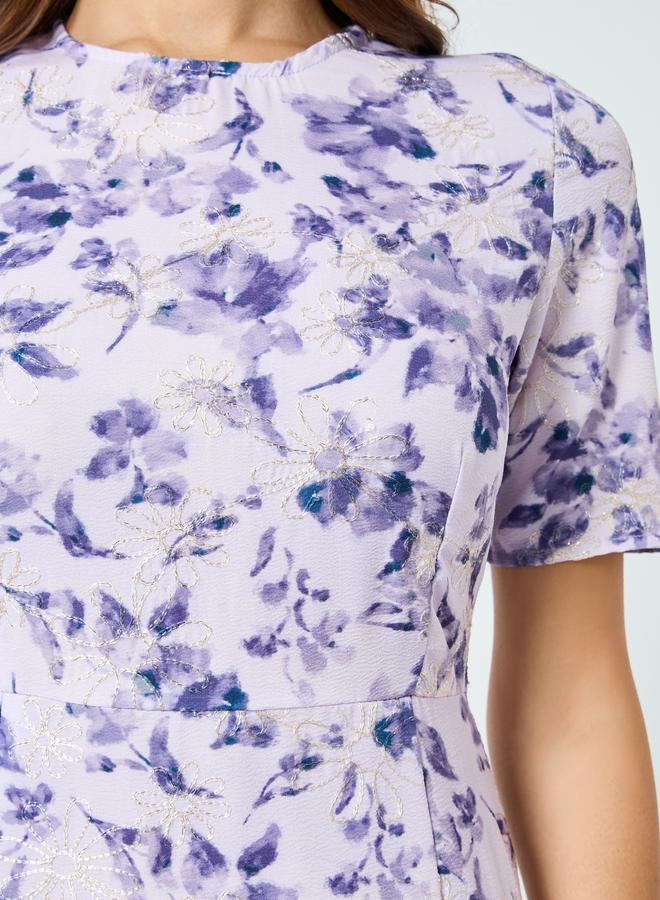 ستايلي فستان طويل مطرز بالزهور - Image 3